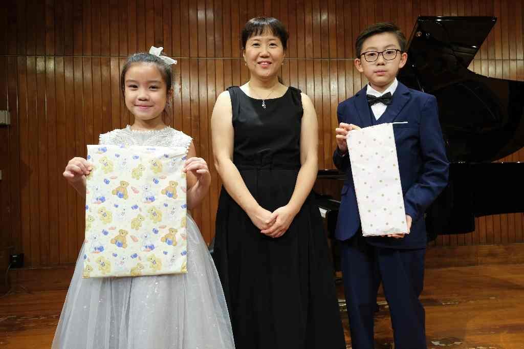 最佳男及女表演服飾獎